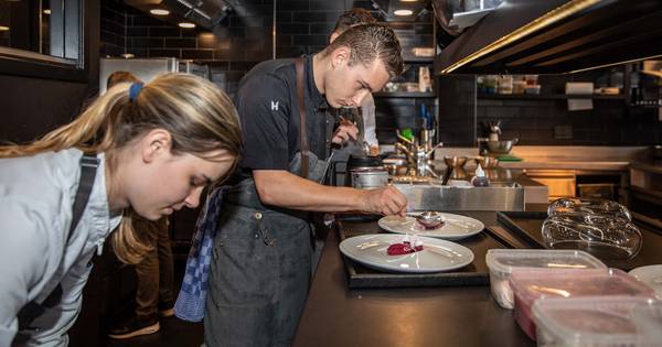Steeds meer toprestaurants ruilen tachtig uur buffelen in voor werkweek van vier dagen - AD.nl