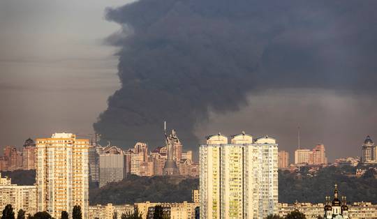 Zeker 27 doden en 42 gewonden na Russische aanval op Boetsja bij Kiev