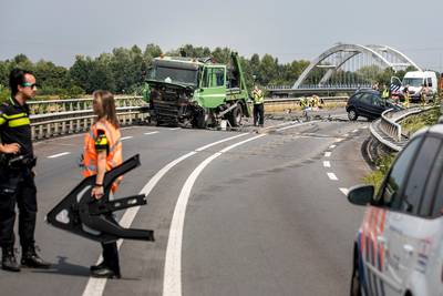 Man uit gemeente Zevenaar komt om bij botsing met vrachtwagen in Lochem