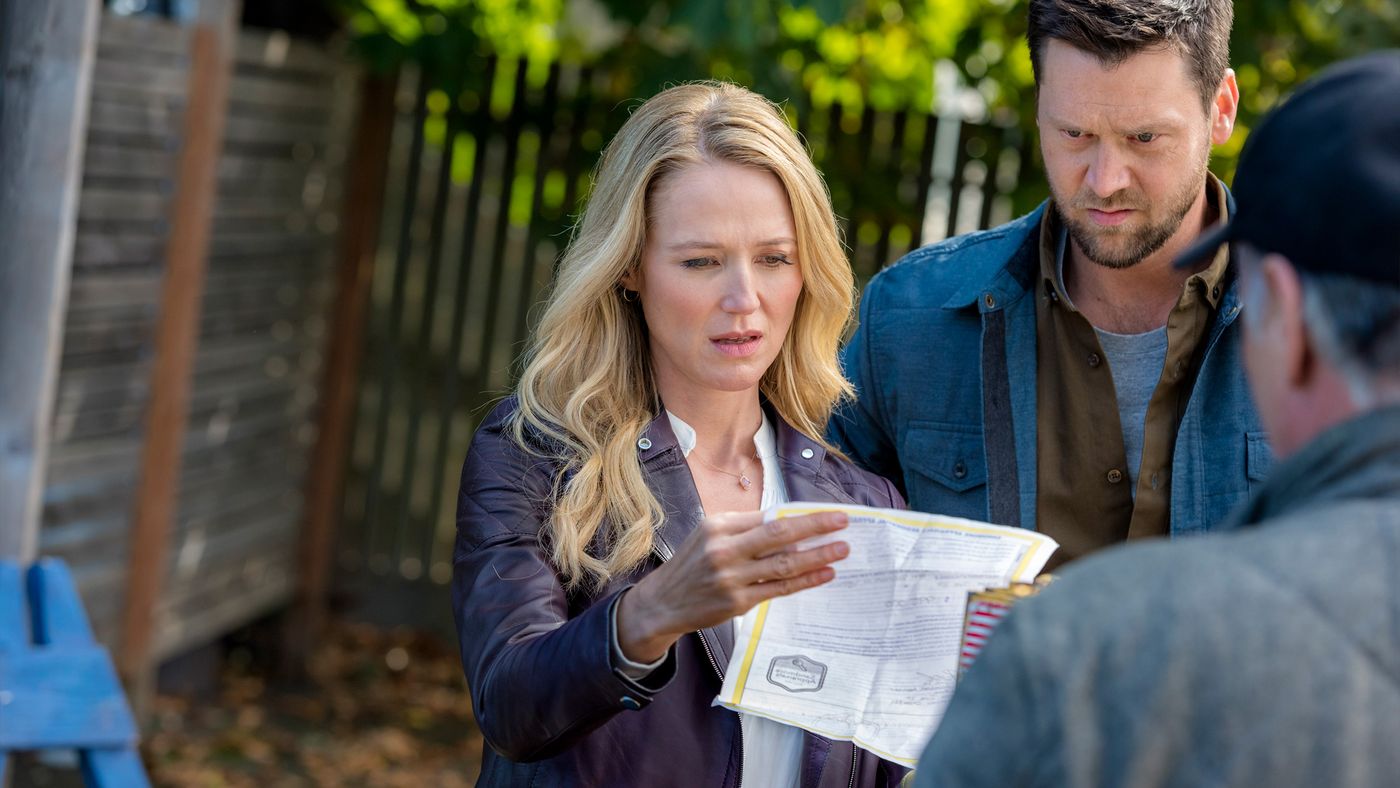 Fixer Upper Mysteries 3: Deadly Deed