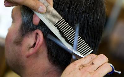 Boetes voor kapper en klanten bij kapsalon in Denekamp