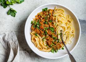 Zo maak je de vegetarische spaghetti bolognese van Jamie Oliver