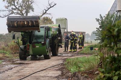 Landbouwmachine vliegt in brand in Gilze