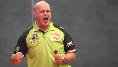 Van Gerwen voortvarend richting halve finales Champions League