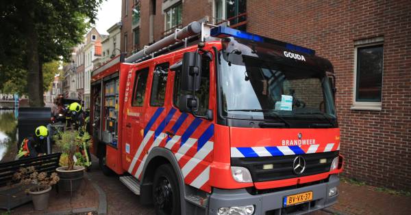 Brandweer blust brand in Gouda.