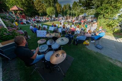 Stampersgat verwelkomt vakantie met campingconcert