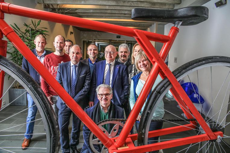 Sinksen versterkt wielerwedstrijd | Kortrijk | Regio | HLN