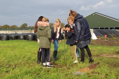 Leerlingen dagje in de leer voor ‘superboer’