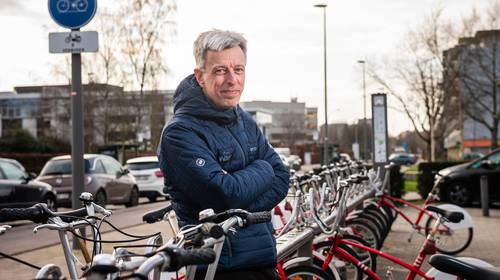 Econoom Geert Noels vindt niet dat België zichzelf nu plots ‘de beste van de klas’ moet vinden: “In 30 jaar heb ik nog nooit zo weinig vrije meningsuiting gezien”
