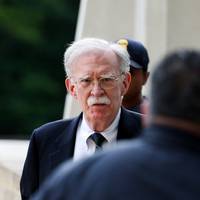 Voormalig Trump-adviseur John Bolton pleit schuldig in zaak over vertrouwelijke informatie