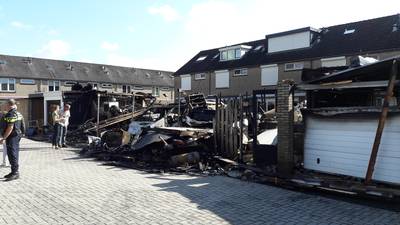 Vlammenzee legt zes schuurtjes in de as in Veghel: 'Daar stond ik dan met mijn tuinslang'