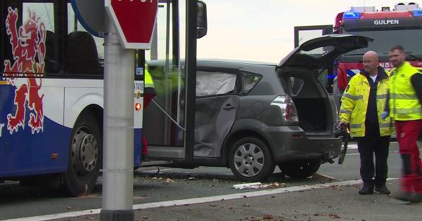 Politie meldt overlijden vader na lijnbus-drama te vroeg, voor wonder biddende school in verwarring.