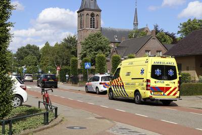 Wielrenner naar het ziekenhuis na botsing met auto in Beers