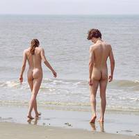 Aan strandpaal 6 is iedereen bloot, maar niet iedereen onbezorgd: ‘Een man ging voor ons liggen en probeerde ongegeneerd tussen mijn benen te kijken’
