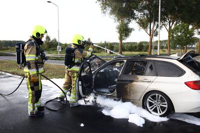 Auto brandt uit op A2 bij Beesd