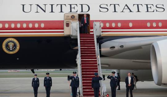 Air Force One-dossier draait uit op een farce: Trump houdt het ‘magnifieke’ vliegtuig een maand uit de roulatie