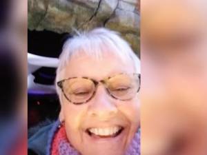 Il demande à sa belle-mère de filmer sa demande en mariage, le résultat est hilarant