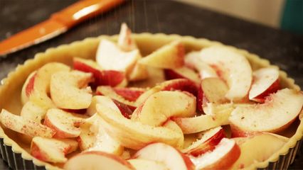 55. Clafoutis met gele nectarines en vanilleroomijs met krokante speculaas