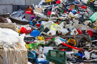 Bejaard stel gooit bloempotten met 32.000 euro weg