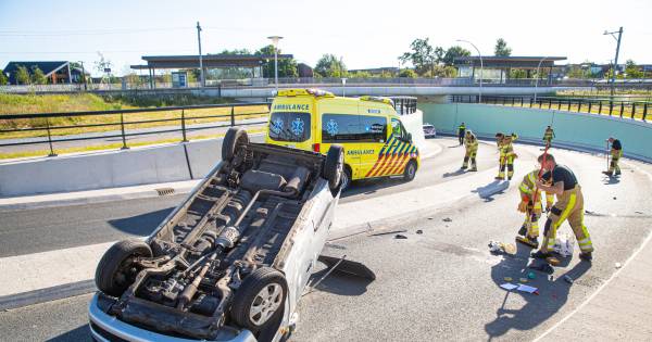 Automobilist gewond na ongeval in tunnel bij station Zwolle Stadshagen.