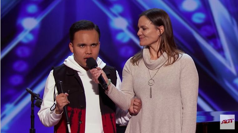 Kodi Lee met moeder Tina
