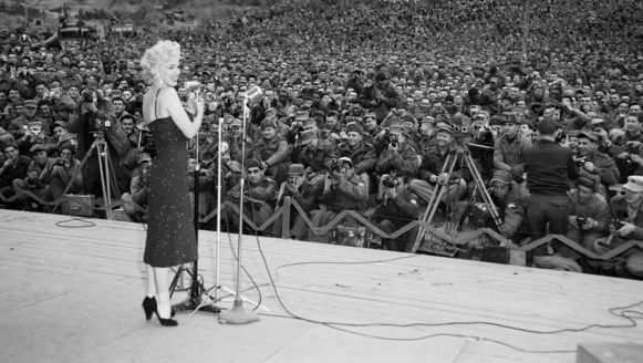 Opwaaiende Jurk Marilyn Monroe Te Zien In Nieuwe Kerk Het Parool