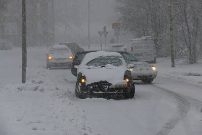 Chaos en ongelukken op de weg, morgen mogelijk code rood