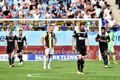 Ajax slacht Vitesse in GelreDome