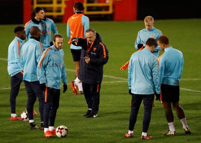 Weinig plaats voor eredivisiespelers onder Advocaat: 4 van 66 basisplaatsen