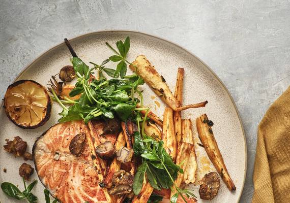 Kruidige zalmsteak met geroosterde pastinaak