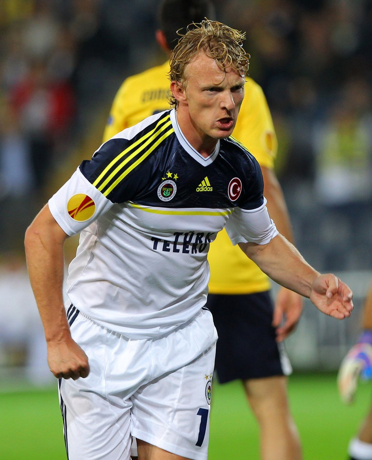 Kuyt helpt Fenerbahçe aan zege | Foto | AD.nl