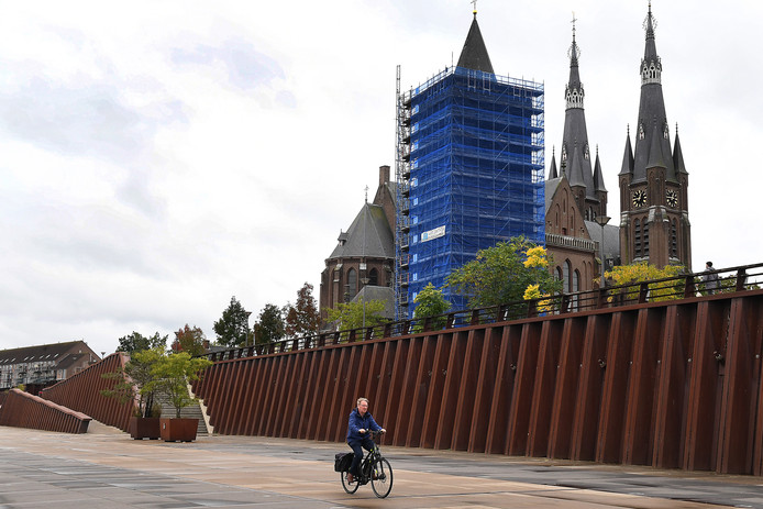 Oude 'blauwe' kerktoren van Cuijk wacht nieuwe opknapbeurt Oude 'blauwe' kerktoren van Cuijk wacht nieuwe opknapbeurt