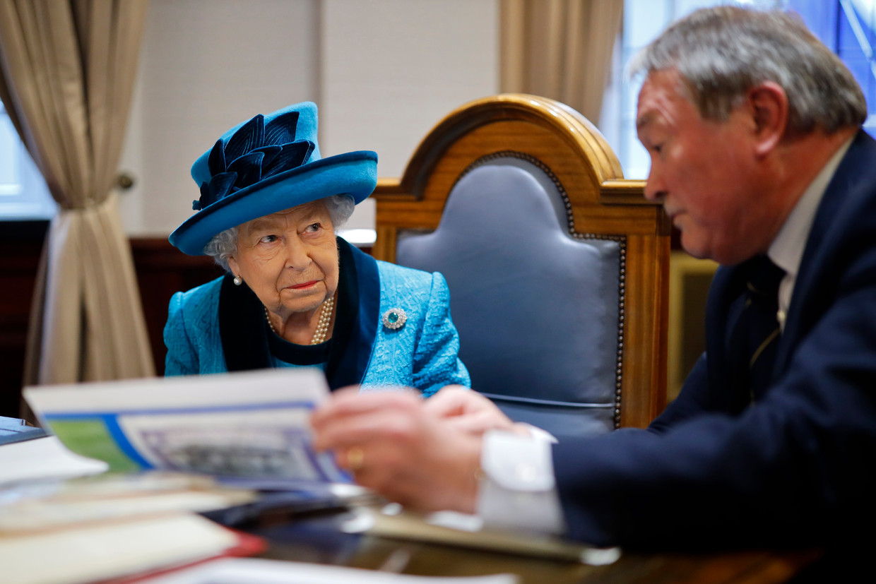 Hoe zou koningin Elizabeth zich voelen over de val van haar zoon? De Volkskrant