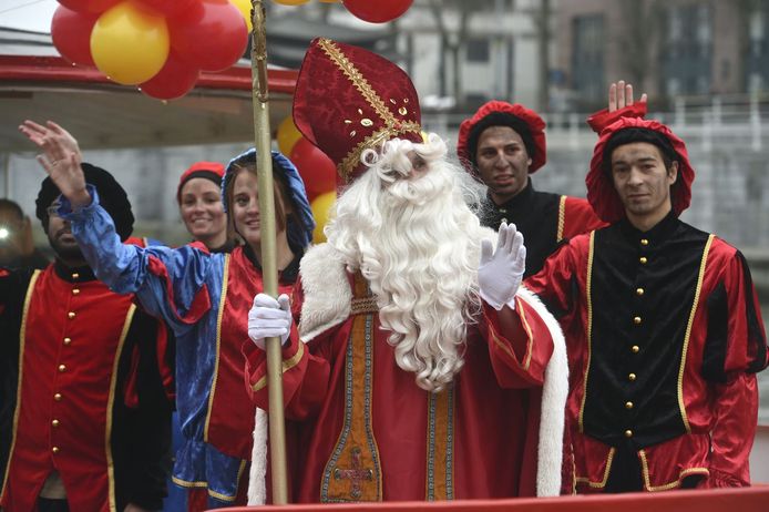 Kinderen Verwelkomen Sinterklaas En Zijn Roetpieten Brussel Hln Be