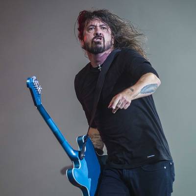 Foo Fighters-voorman Dave Grohl maakt weer rotsmak van podium