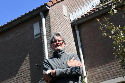 Doodsbenauwd voor 50 vleermuiskastjes in de straat: ‘Belachelijk. Weet je wat die beestjes meedragen
