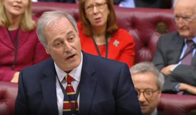 Sorry! Britse minister komt te laat en dient vol schaamte zijn ontslag in