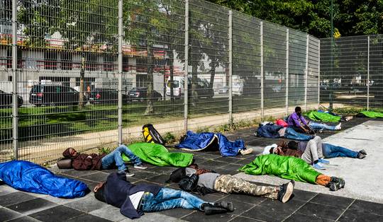 Veroordeeld voor falende asielopvang, maar België betaalt niet: ‘Als minister heb ik iedere euro nodig om in opvang te voorzien’