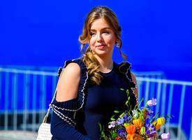 Kleding lenen uit moeders kast