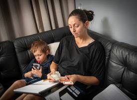Shirley (35) verdient € 3500 bruto en zit in de knel: “Ik kan mijn kinderen niet alles geven”