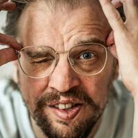 Comedian Jan Jaap van der Wal: ‘Ik ben geboren als iemand die achteraan de kudde zou moeten bengelen. Maar uiteindelijk ben ik in de kopgroep beland’
