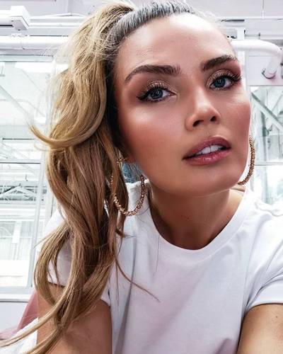 Kim dik in de glam en Monique doet aan troost-shopping