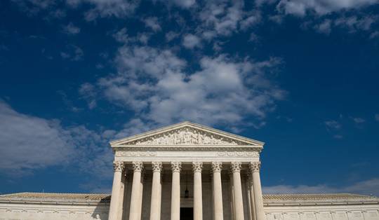 Hooggerechtshof weigert Republikeinse aanpassing aan kieskaart in Missouri door te voeren • VS: extra importheffingen en -verbod op Canadese producten
