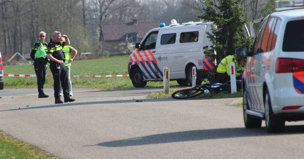 Fietser uit Ruurlo overleden na aanrijding met auto in Vorden.
