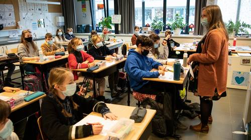 REPORTAGE. Op bezoek in de school waar ook kinderen mondmaskers dragen
