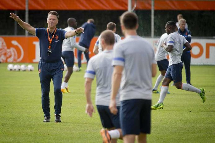Vdv Haakt Af Bij Oranje Maher Opgeroepen Nederlands Voetbal Tubantia Nl