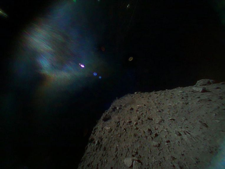 De oppervlakte van de asteroïde Ryugu.