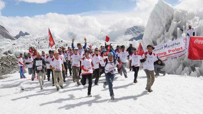 Spaanse Bergbeklimmer Bedwingt Mount Everest Twee Keer In Een Week Zonder Zuurstof Buitenland Hln Be