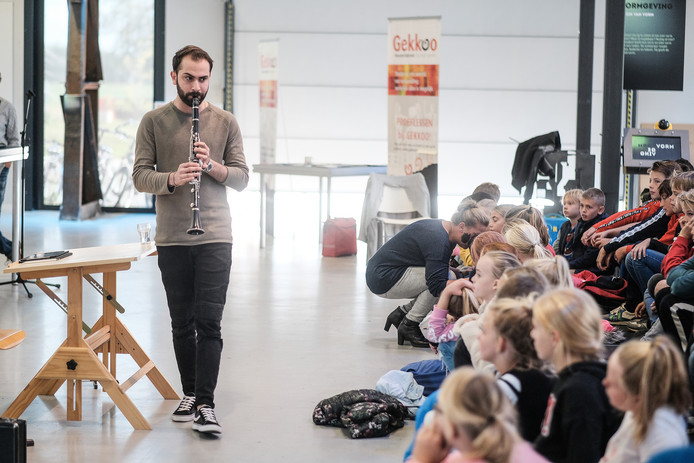 Haidar in actie tijdens zijn voorstelling. Foto : Jan Ruland van den Brink