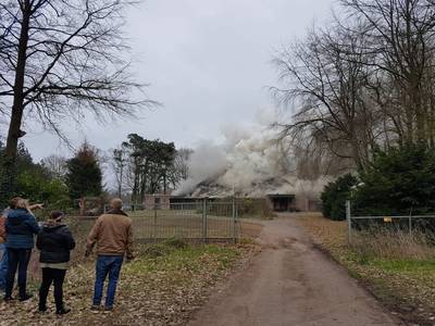 Grote brand in Doorwerth, rookpluim boven De Waayenberg